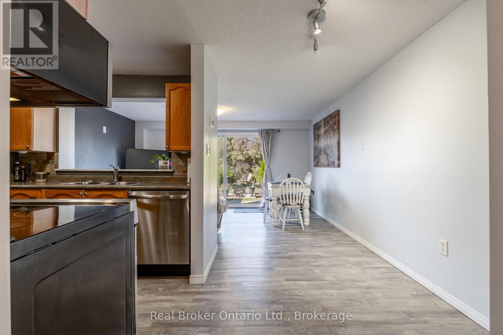 44 Monarchy Street Property Photo 3