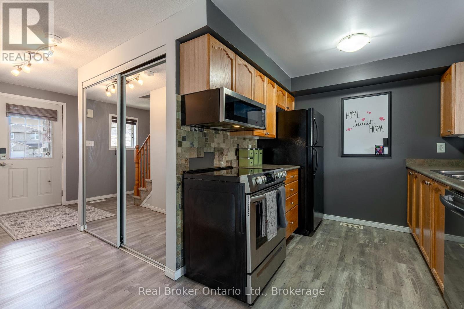 44 Monarchy Street Property Photo 4