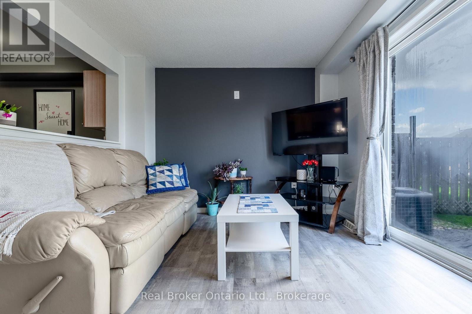 44 Monarchy Street Property Photo 6