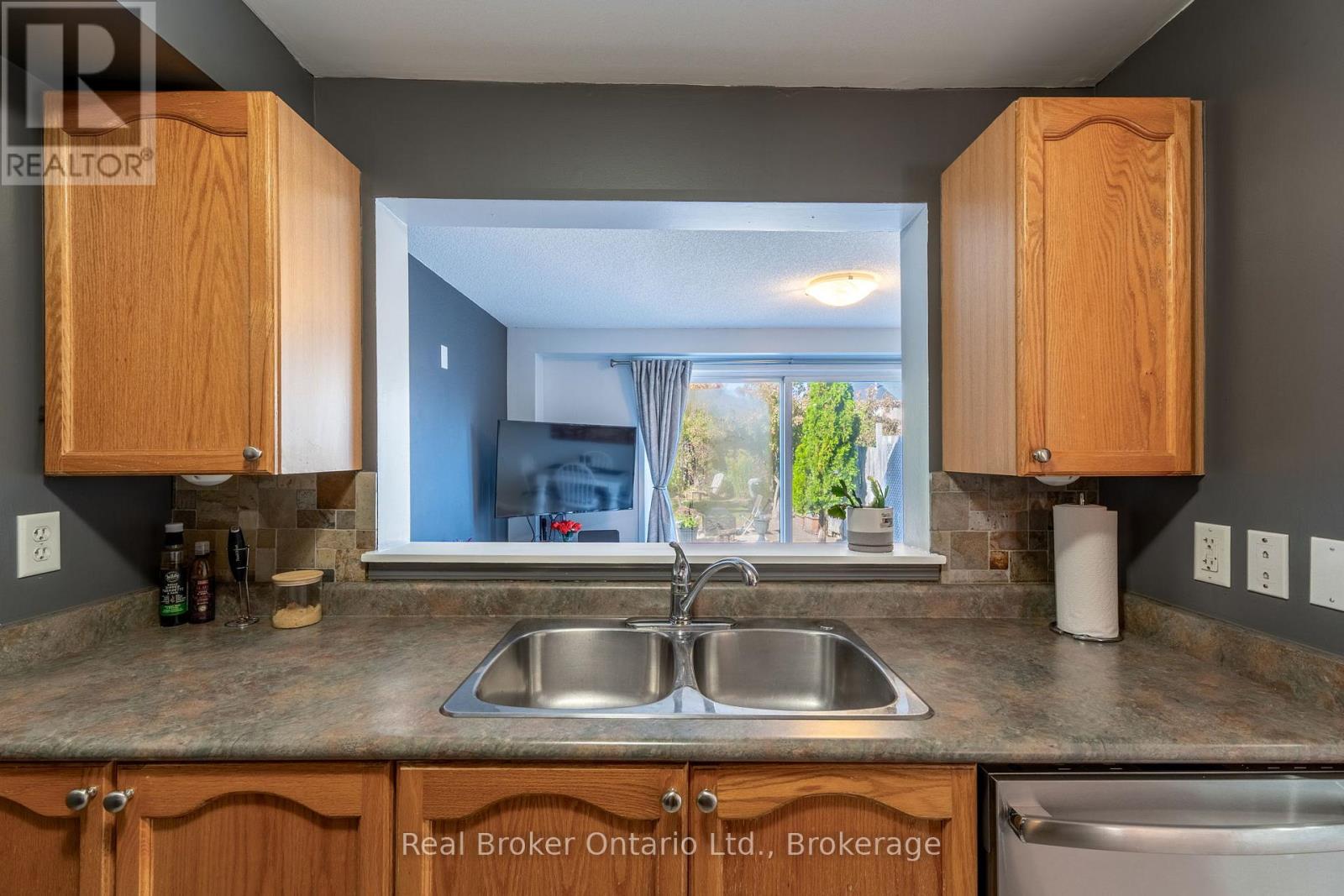 44 Monarchy Street Property Photo 9