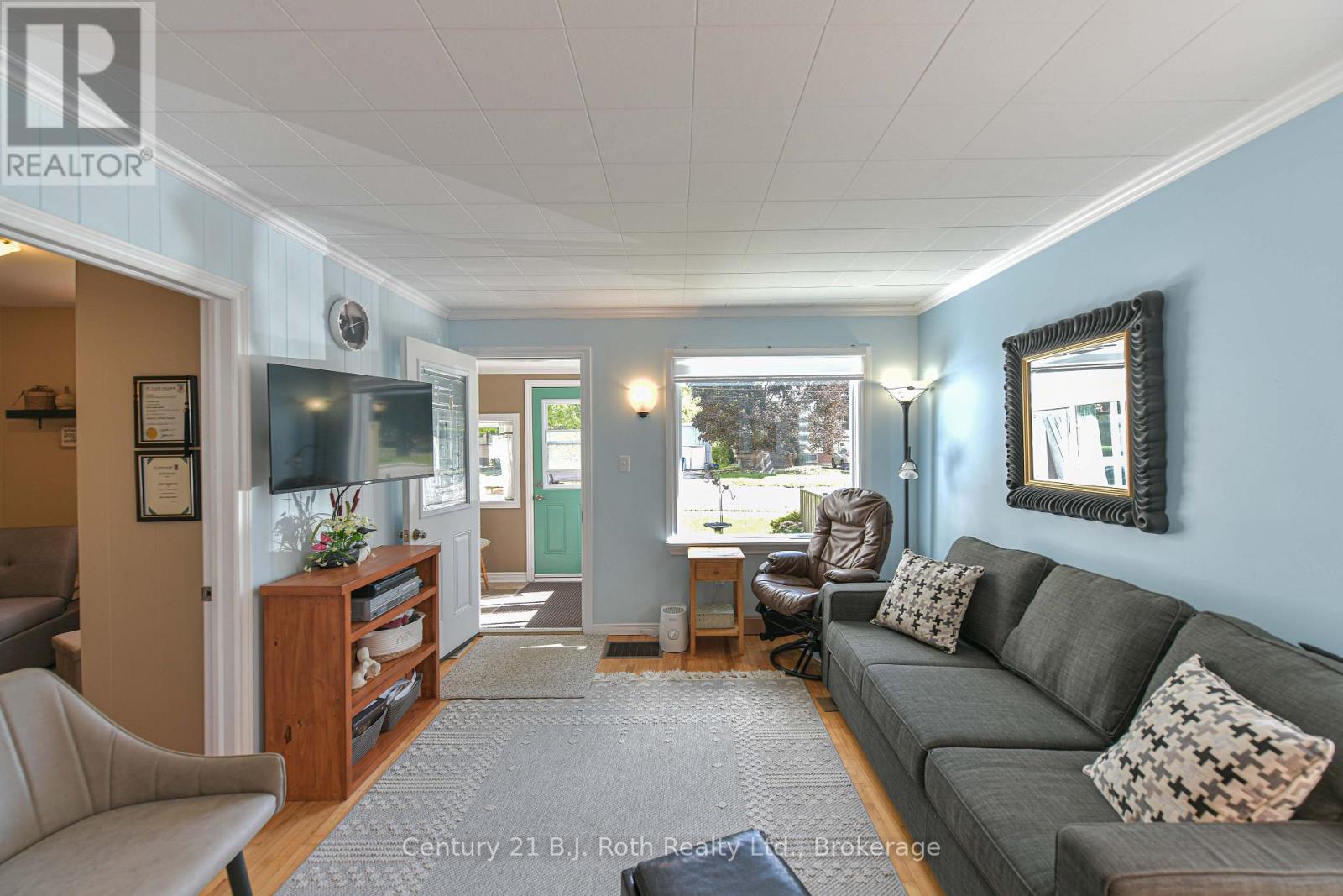 331 Moffat Street Property Photo 5