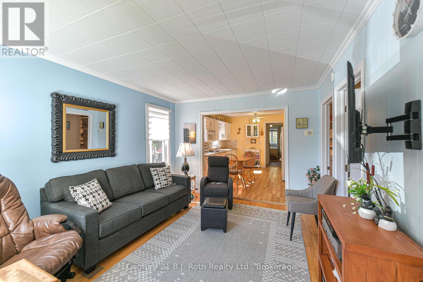 331 Moffat Street Property Photo 6