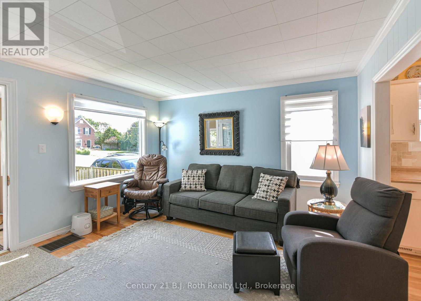 331 Moffat Street Property Photo 7