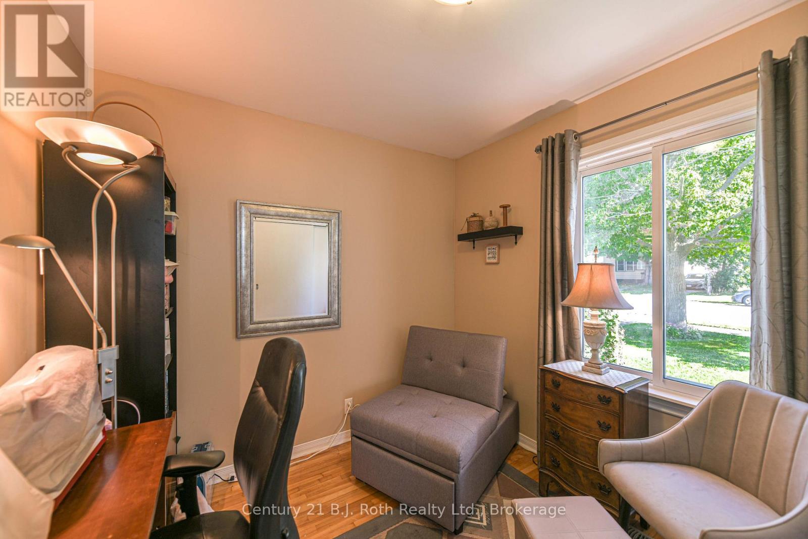 331 Moffat Street Property Photo 8