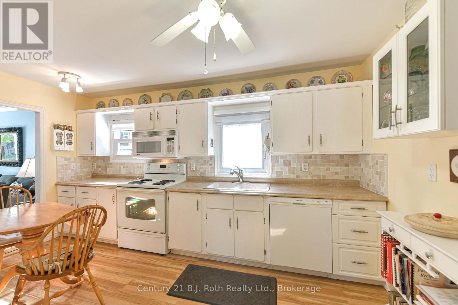 331 Moffat Street Property Photo 14