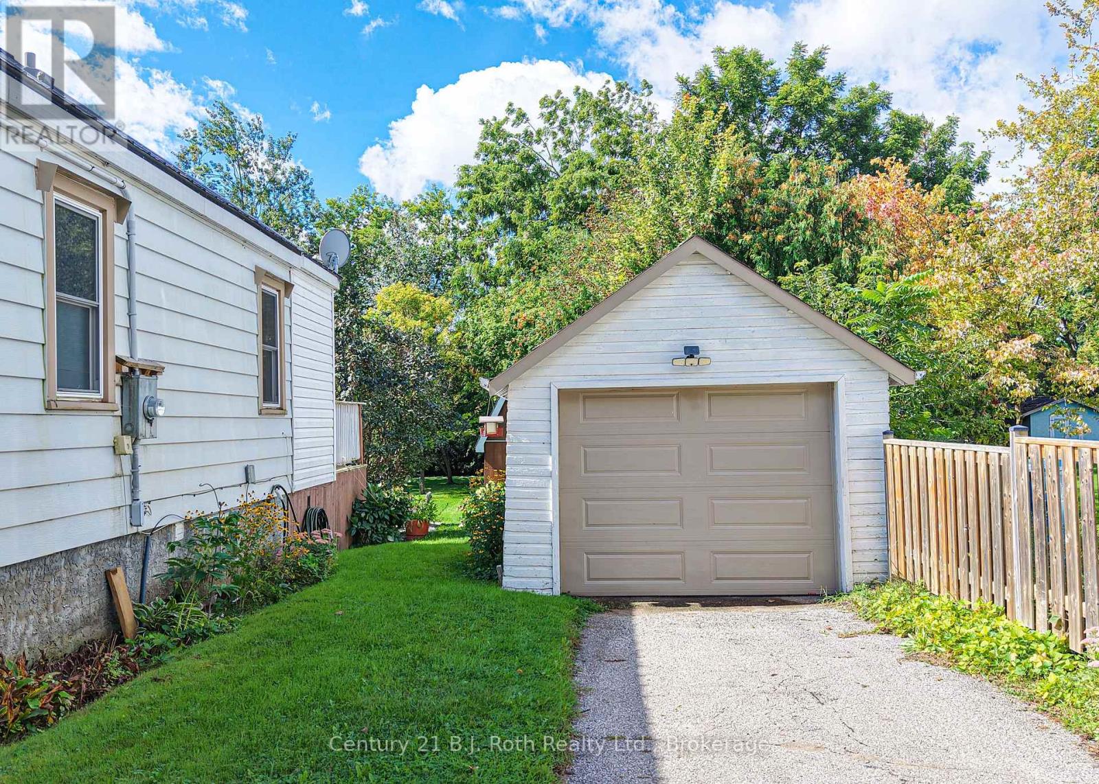 331 Moffat Street Property Photo 33