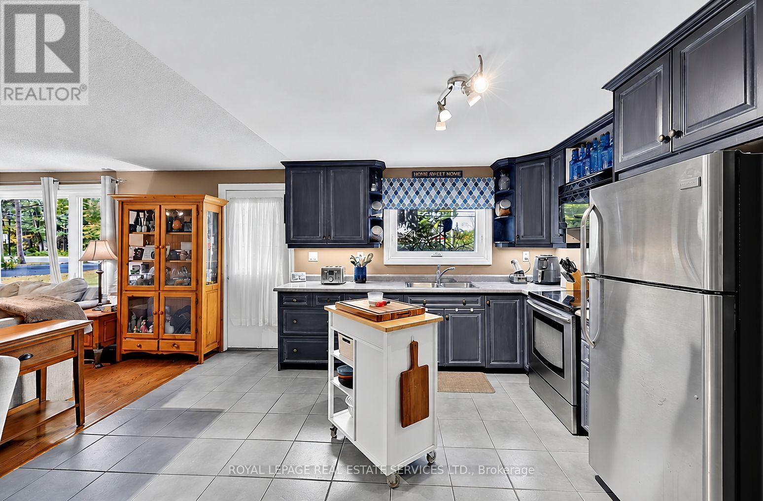 1687 River Road W Property Photo 6
