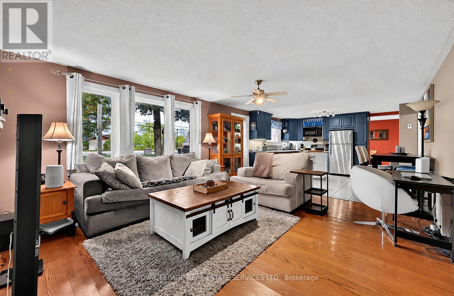 1687 River Road W Property Photo 10