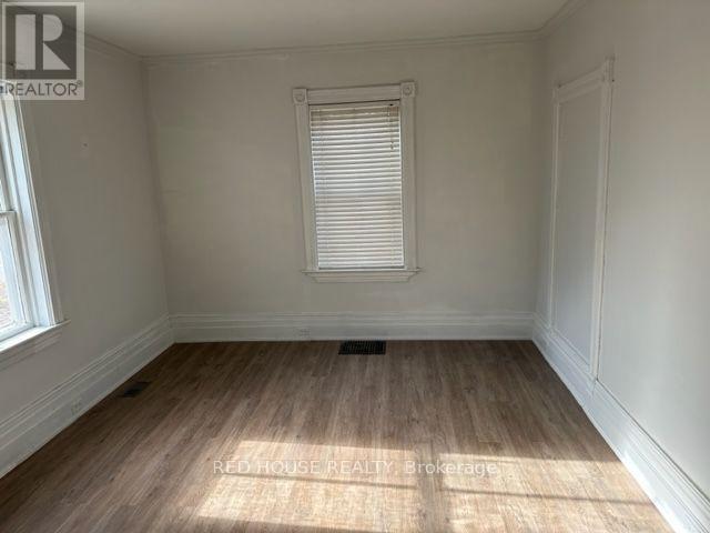 150 West Street N Property Photo 4