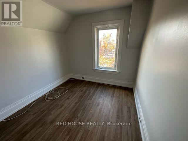 150 West Street N Property Photo 8