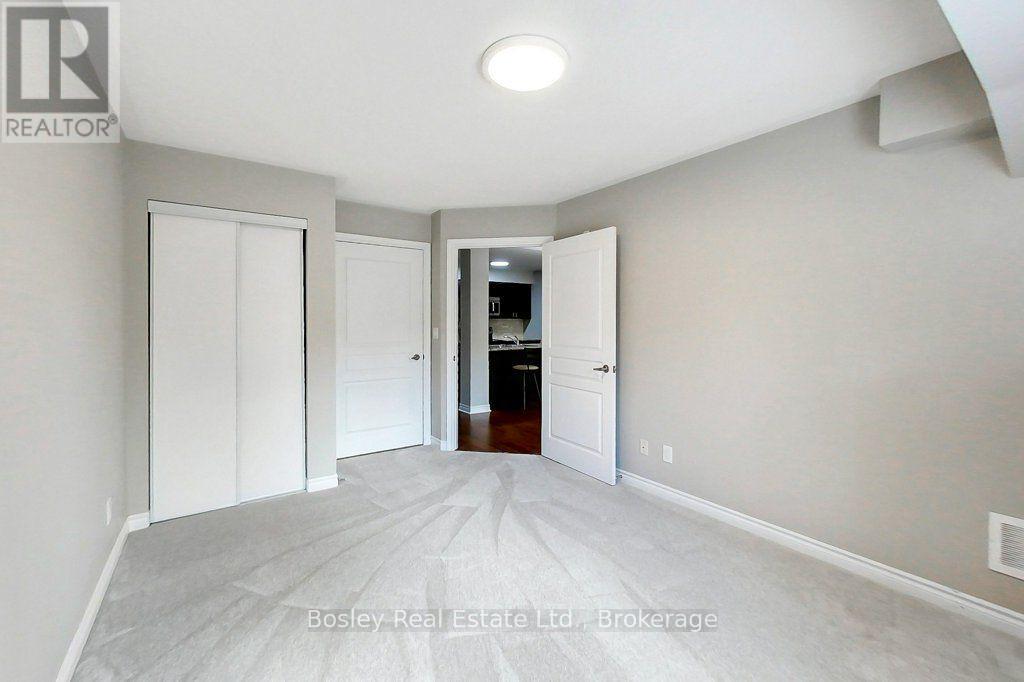 205 - 10 Brandy Lane Drive Property Photo 9