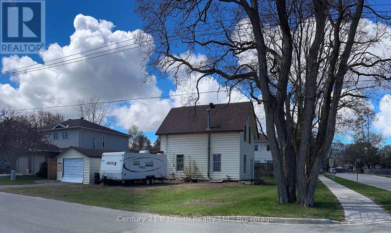 469 Robert Street Property Photo 1