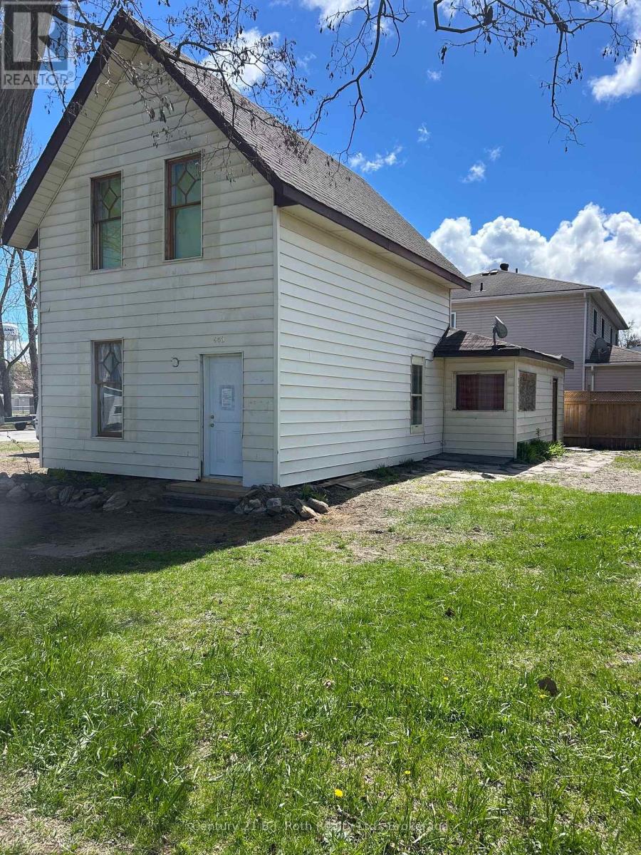 469 Robert Street Property Photo 3