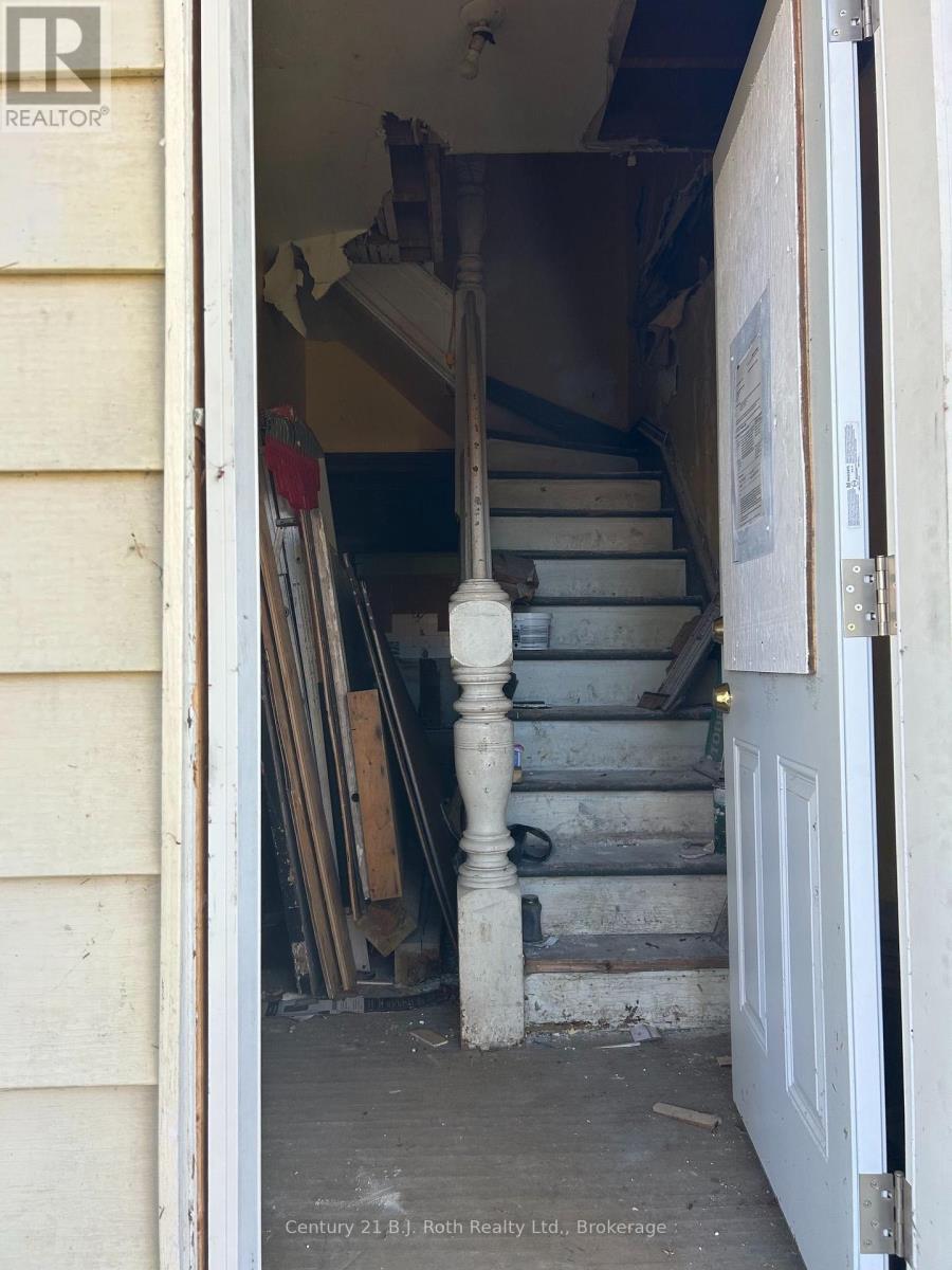 469 Robert Street Property Photo 4
