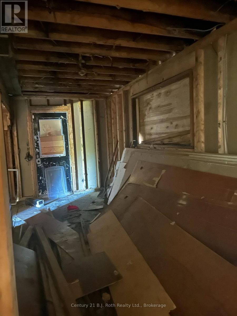 469 Robert Street Property Photo 6