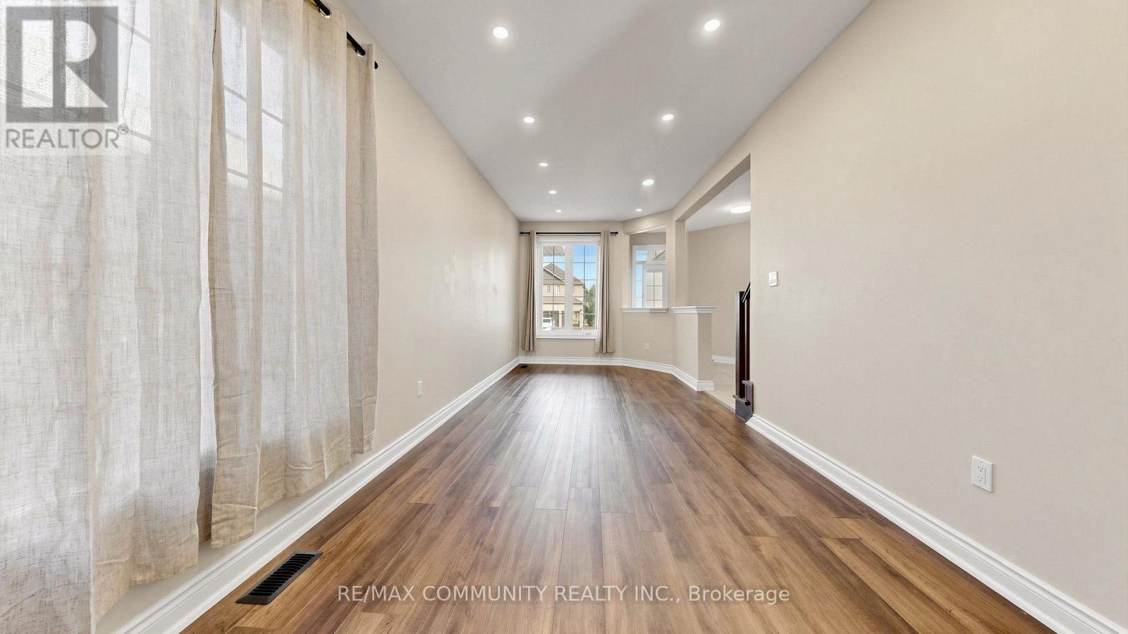 53 Jewel House Lane Property Photo 3