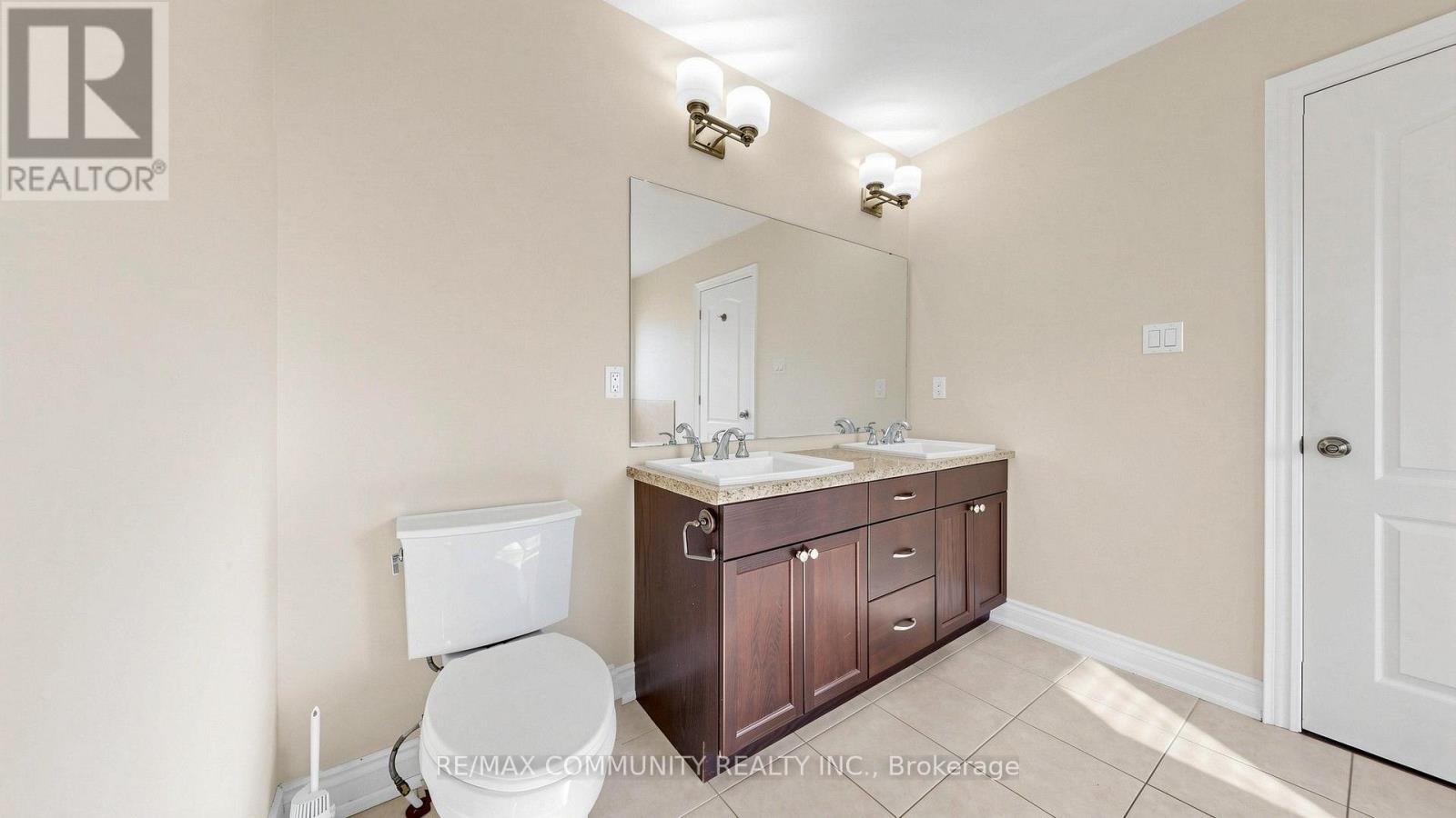 53 Jewel House Lane Property Photo 16