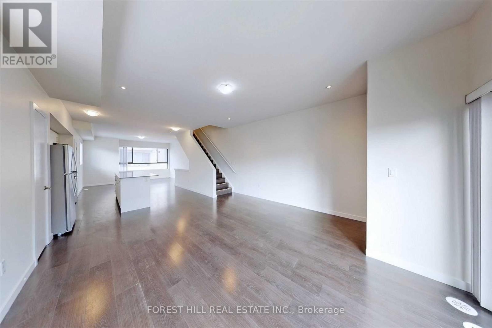 75 - 369 Essa Road Property Photo 6