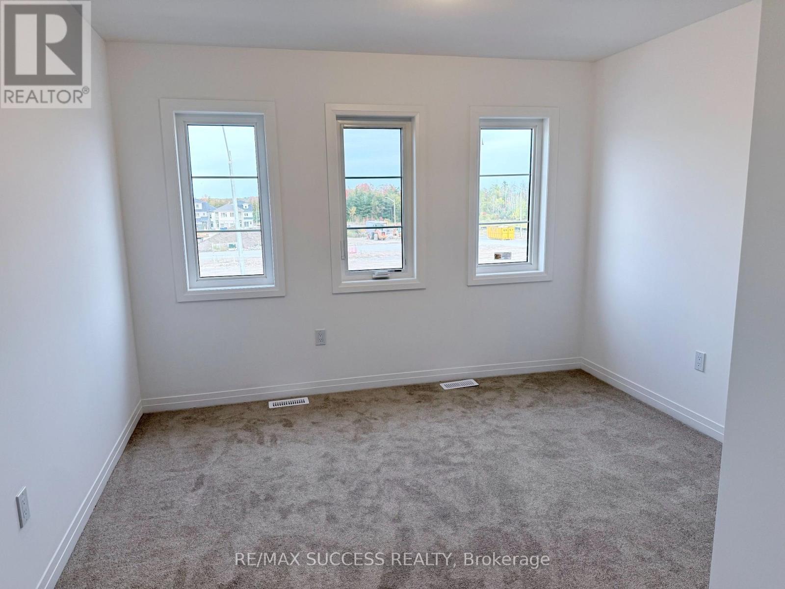 93 Flan Boulevard Property Photo 3