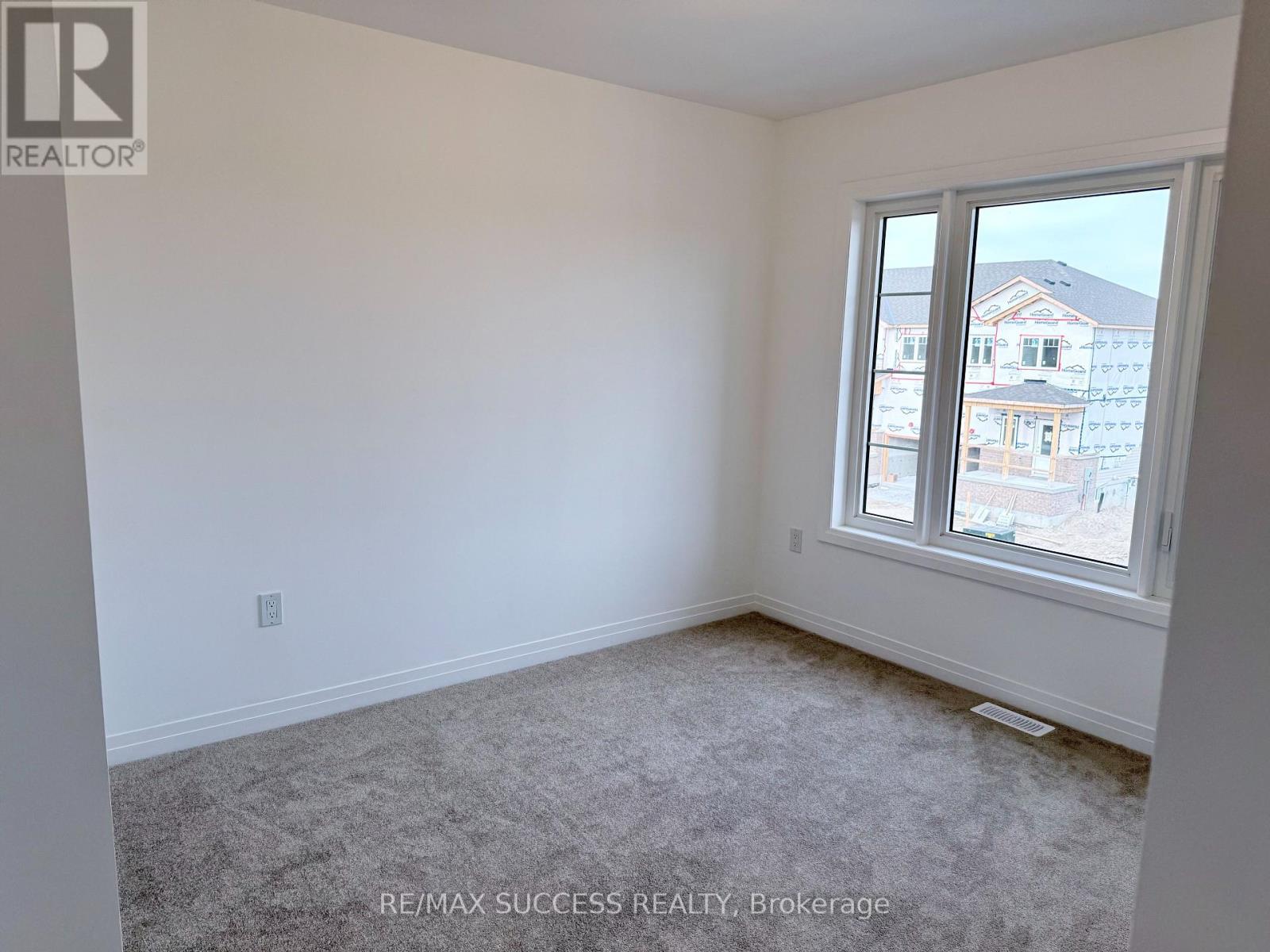 93 Flan Boulevard Property Photo 6