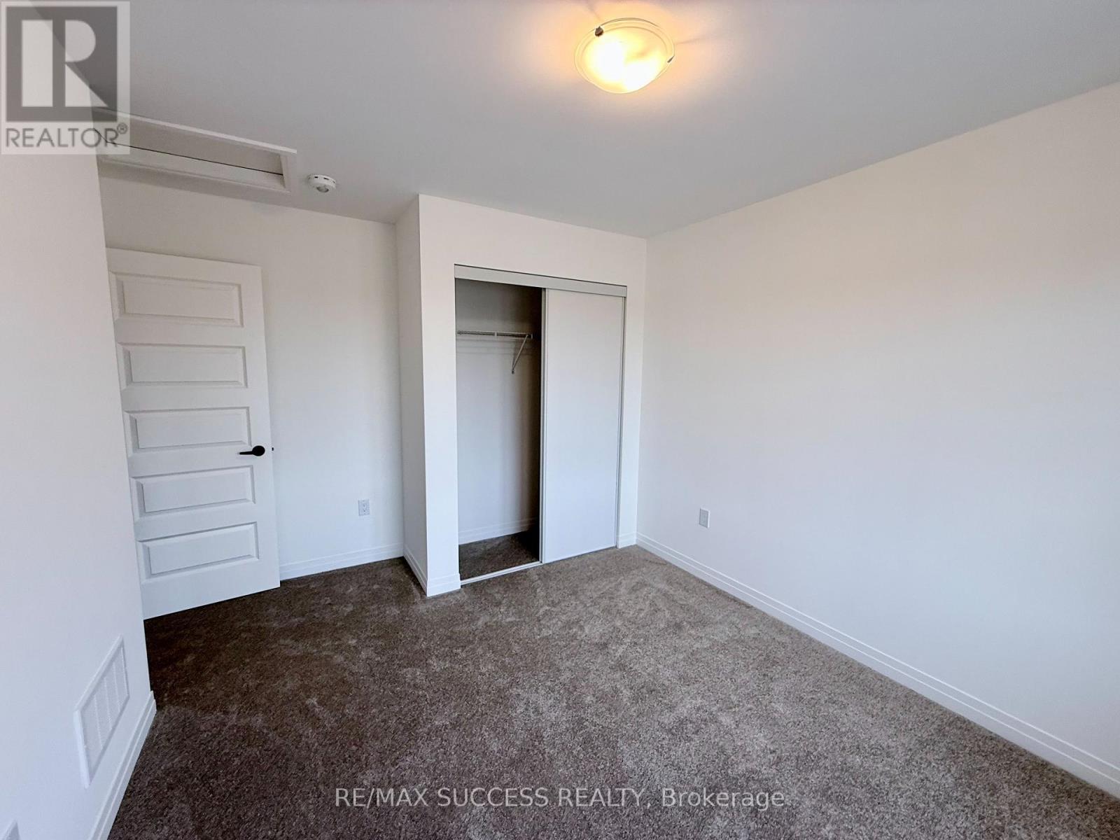 93 Flan Boulevard Property Photo 8