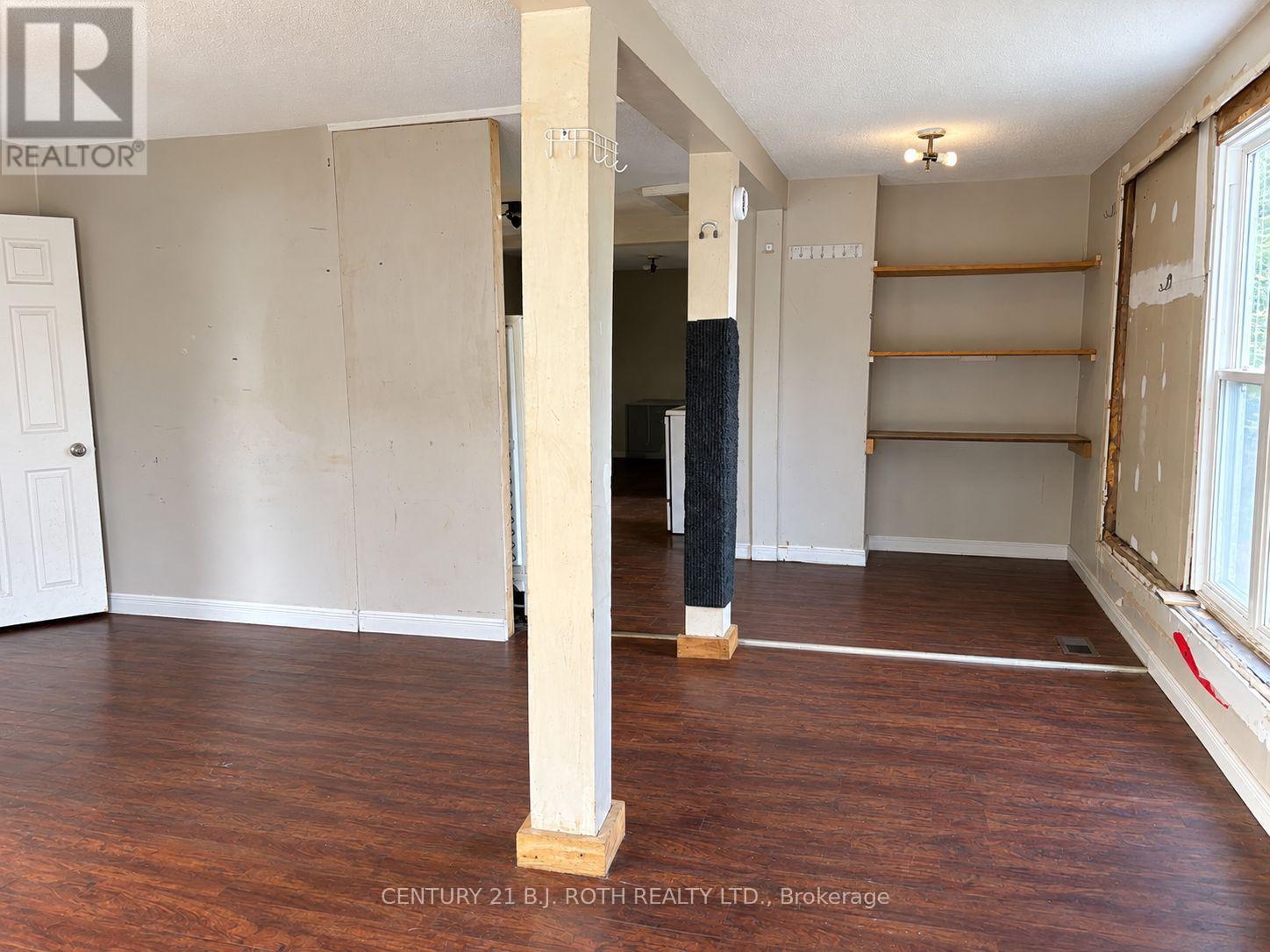 371 East St Orillia Street Property Photo 8