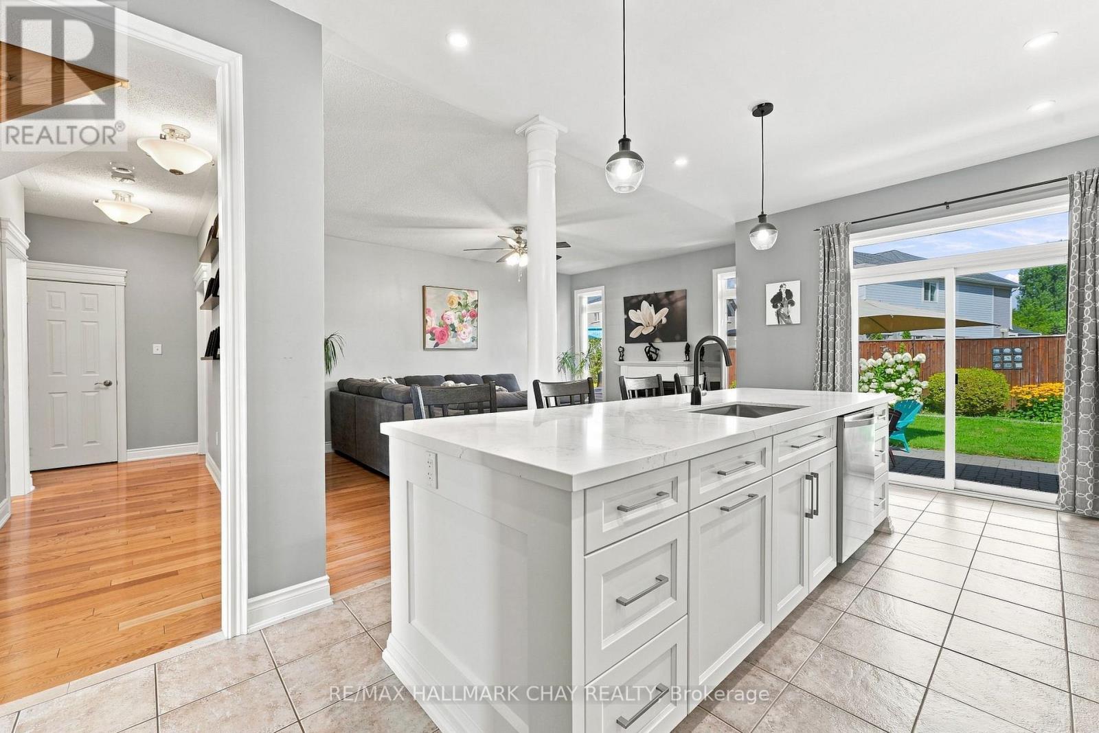167 The Queensway Property Photo 3