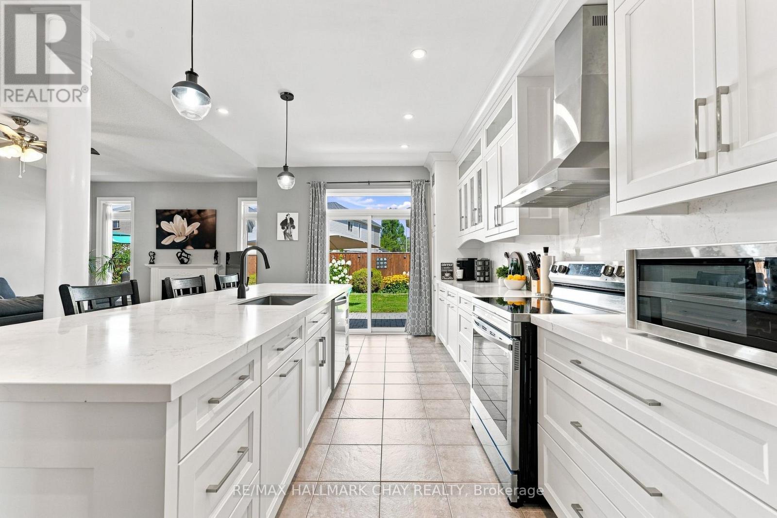 167 The Queensway Property Photo 4