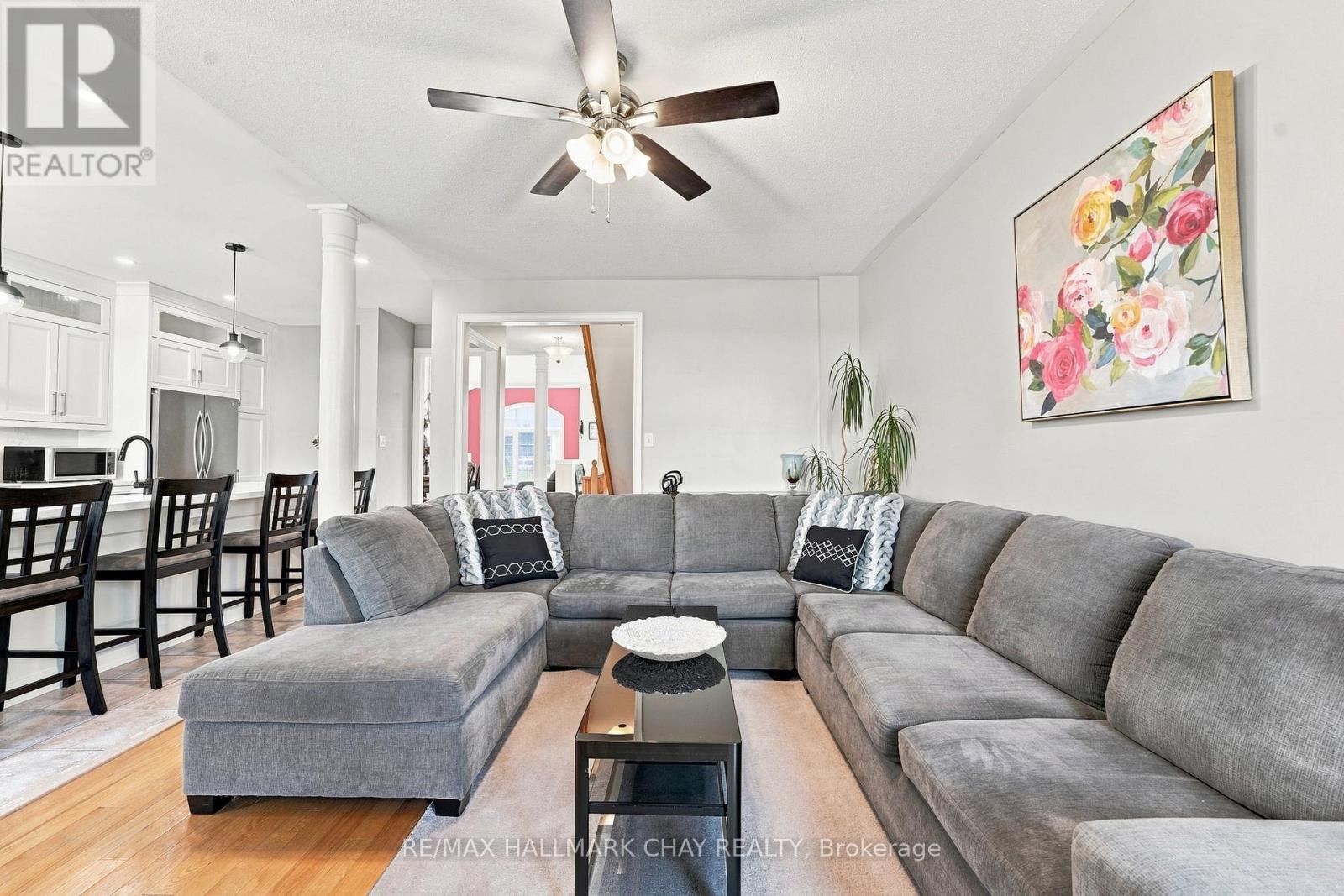 167 The Queensway Property Photo 6