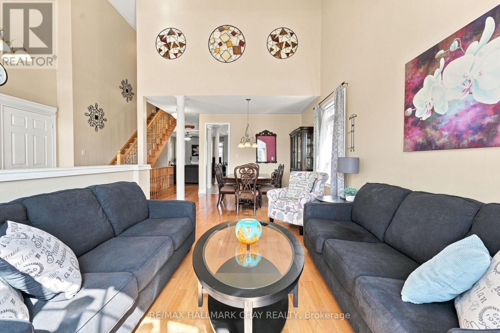 167 The Queensway Property Photo 7