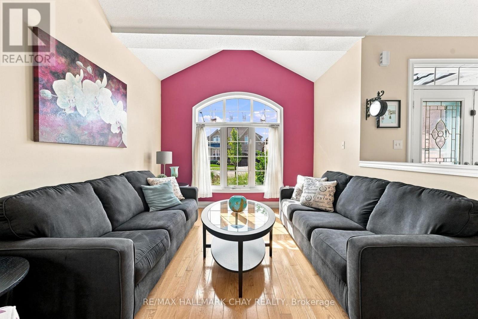 167 The Queensway Property Photo 8