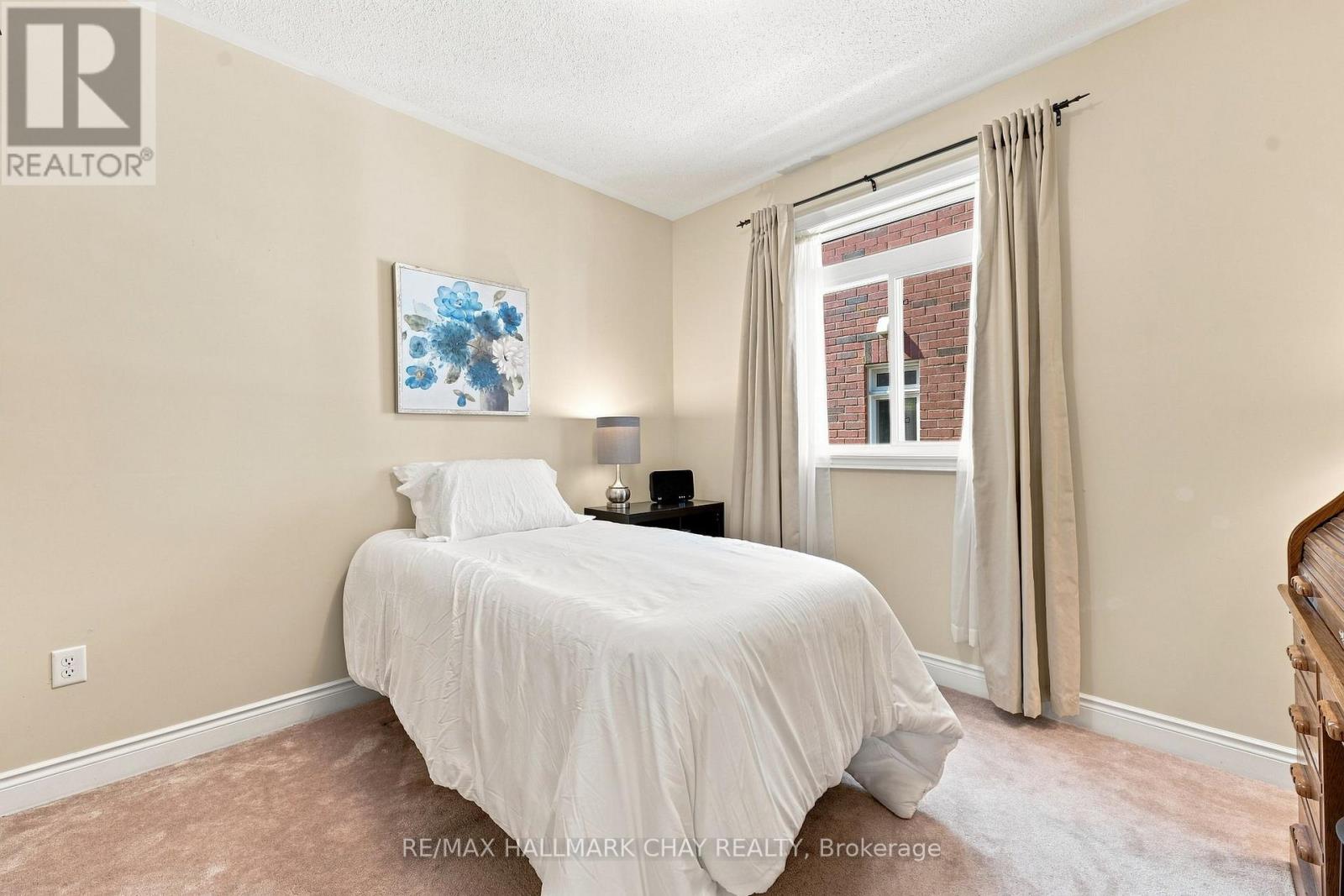 167 The Queensway Property Photo 14