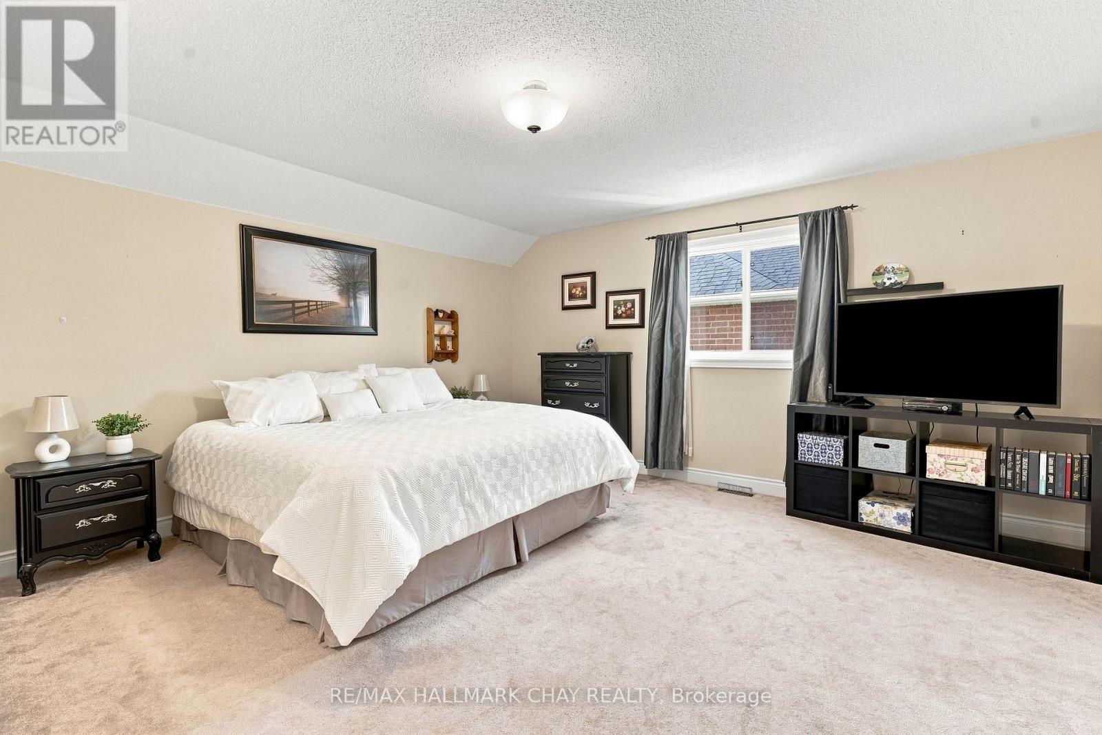 167 The Queensway Property Photo 16