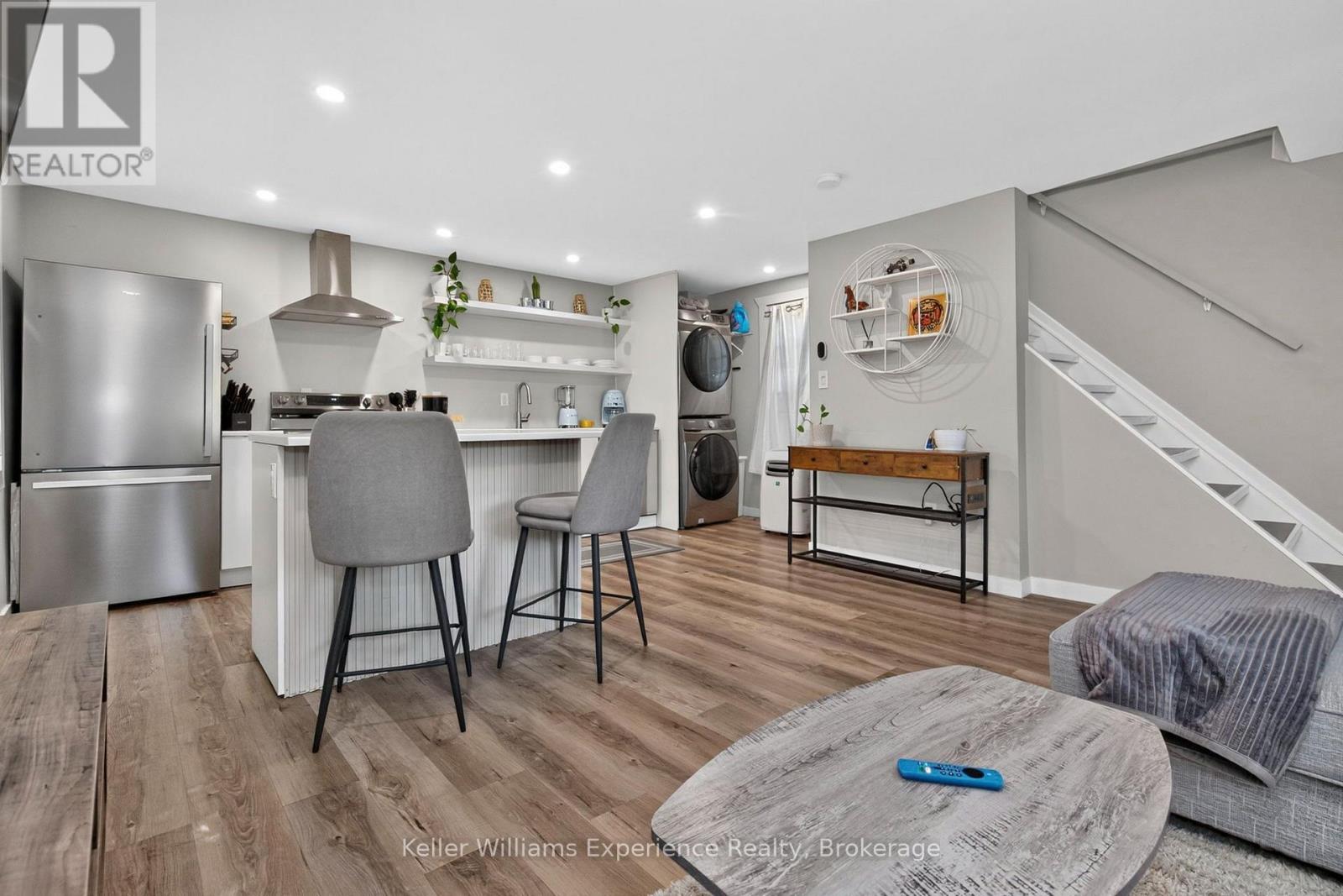 229 Donalda Street Property Photo 8