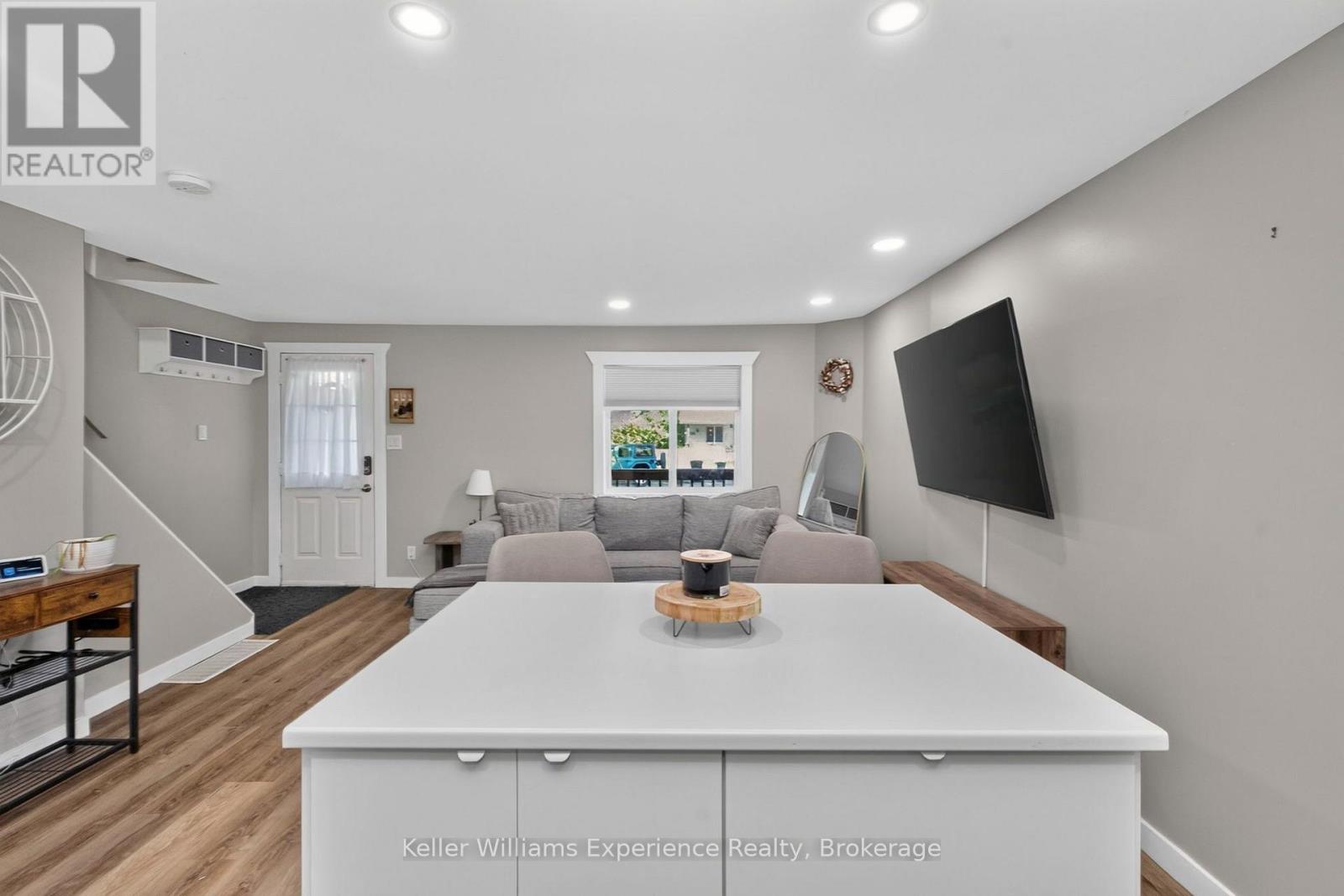 229 Donalda Street Property Photo 11