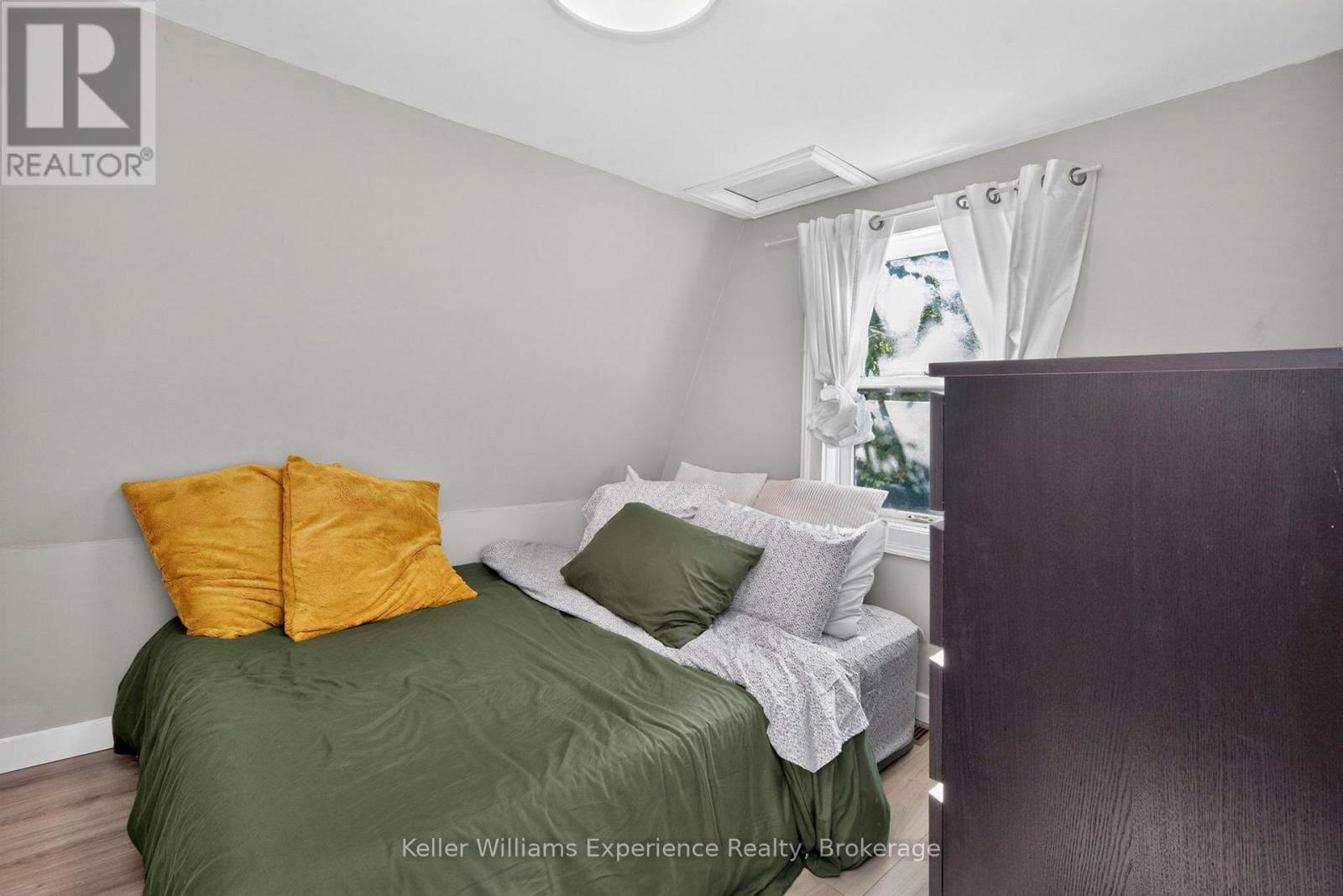 229 Donalda Street Property Photo 14