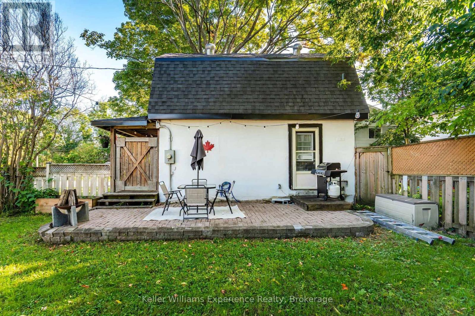 229 Donalda Street Property Photo 19