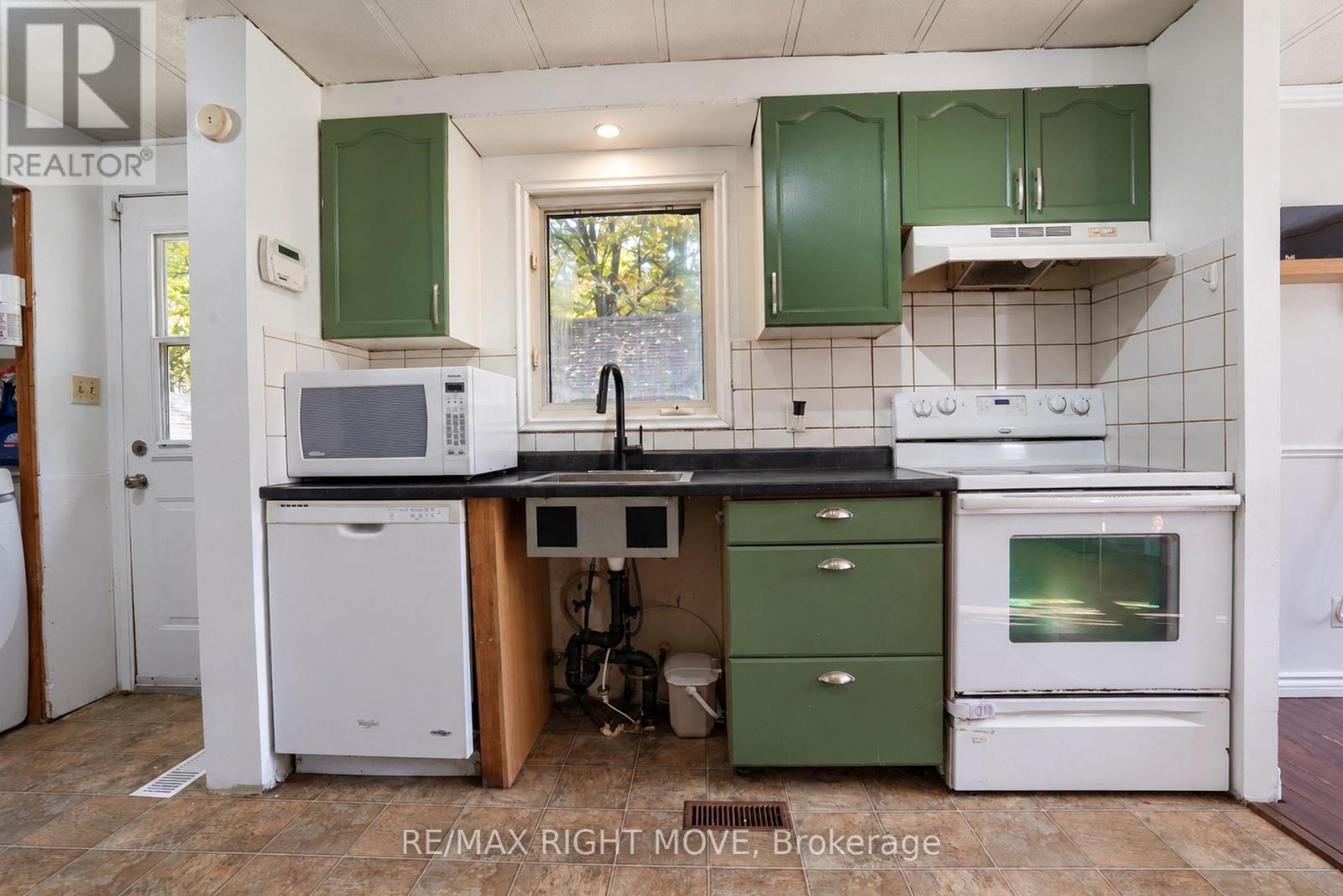 1108 Monck Road Property Photo 5
