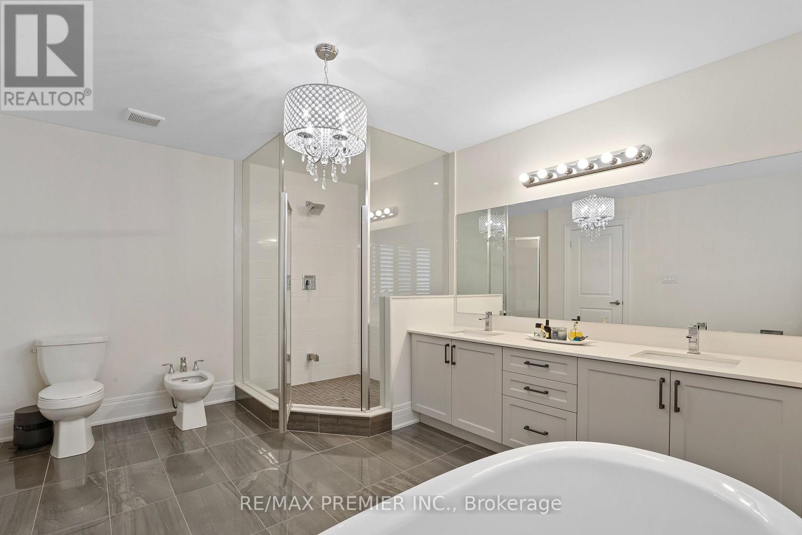 28 Samuel Crescent Property Photo 21