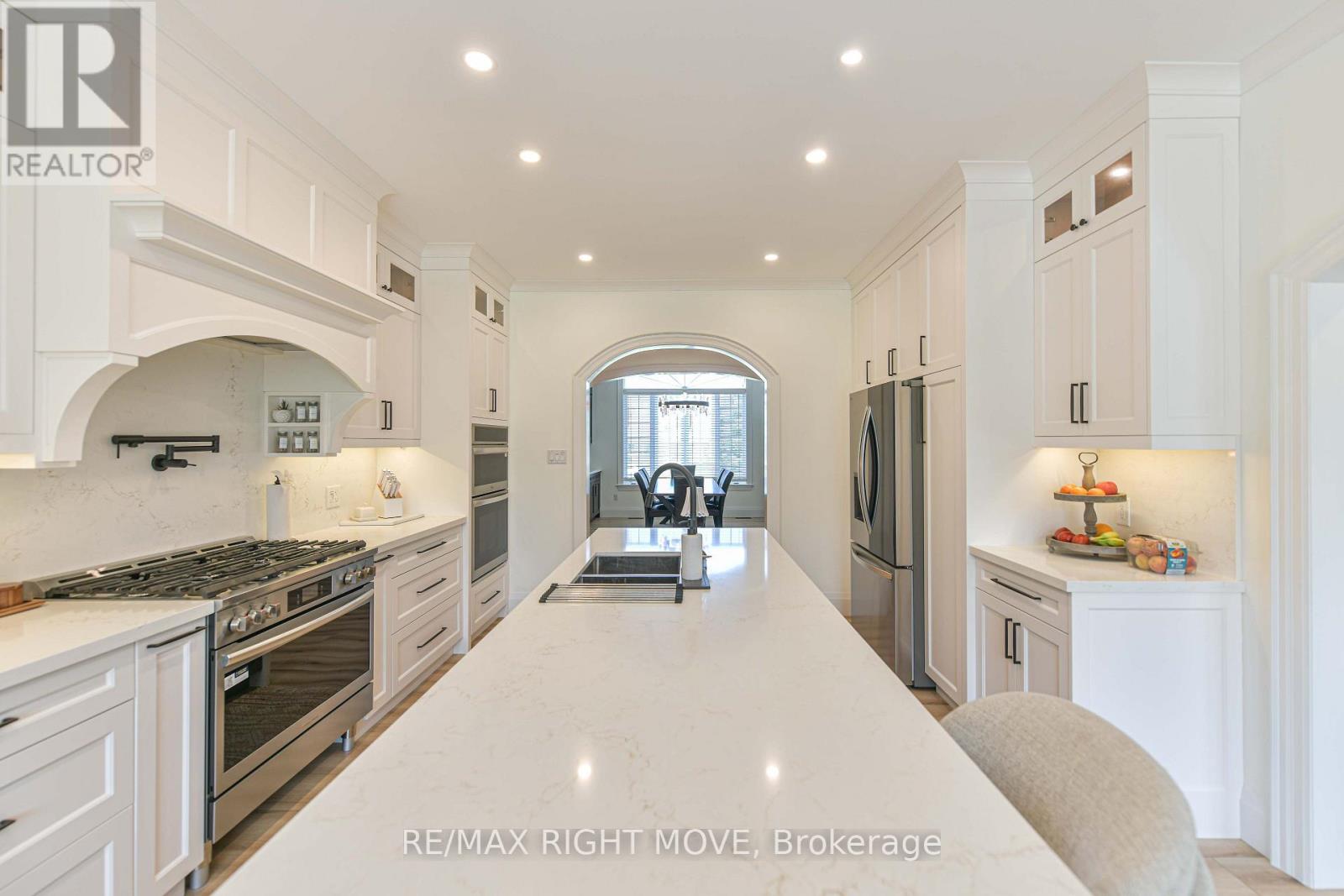 1043 Hurlwood Lane Property Photo 12