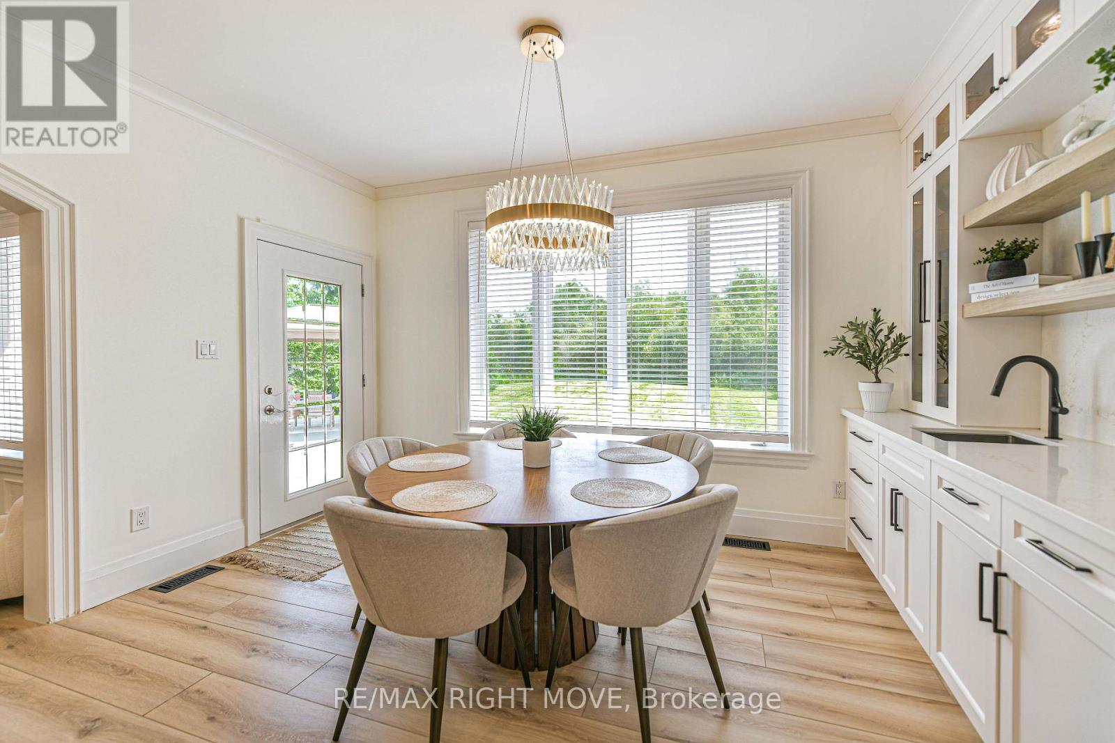 1043 Hurlwood Lane Property Photo 14