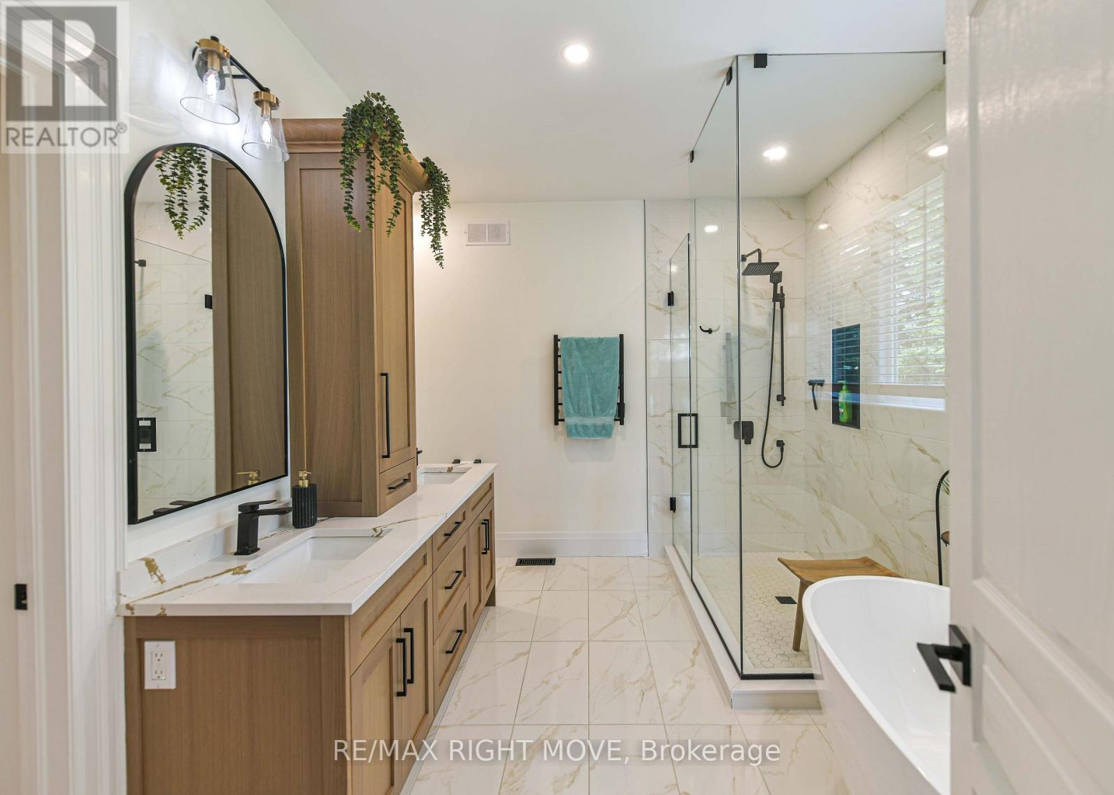 1043 Hurlwood Lane Property Photo 18