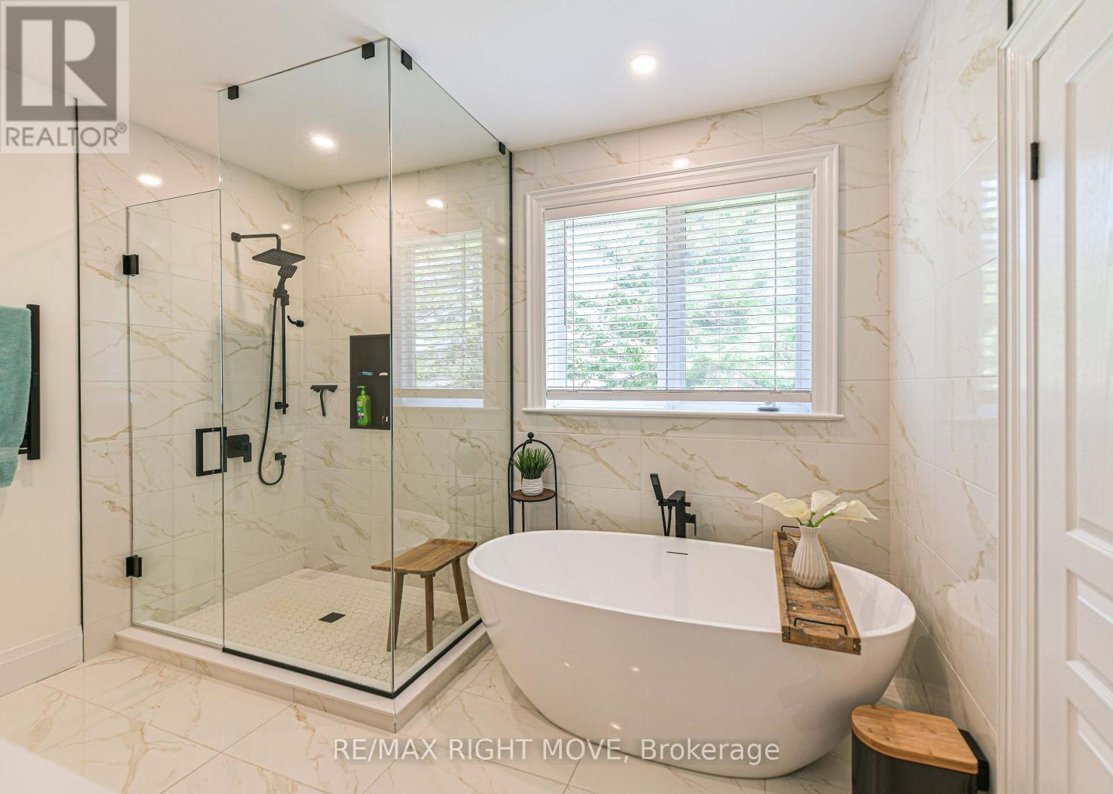 1043 Hurlwood Lane Property Photo 19