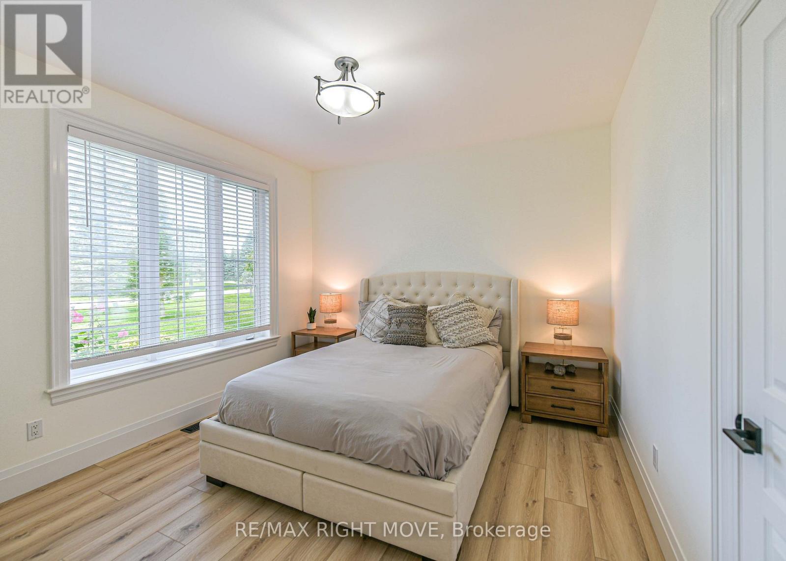 1043 Hurlwood Lane Property Photo 24