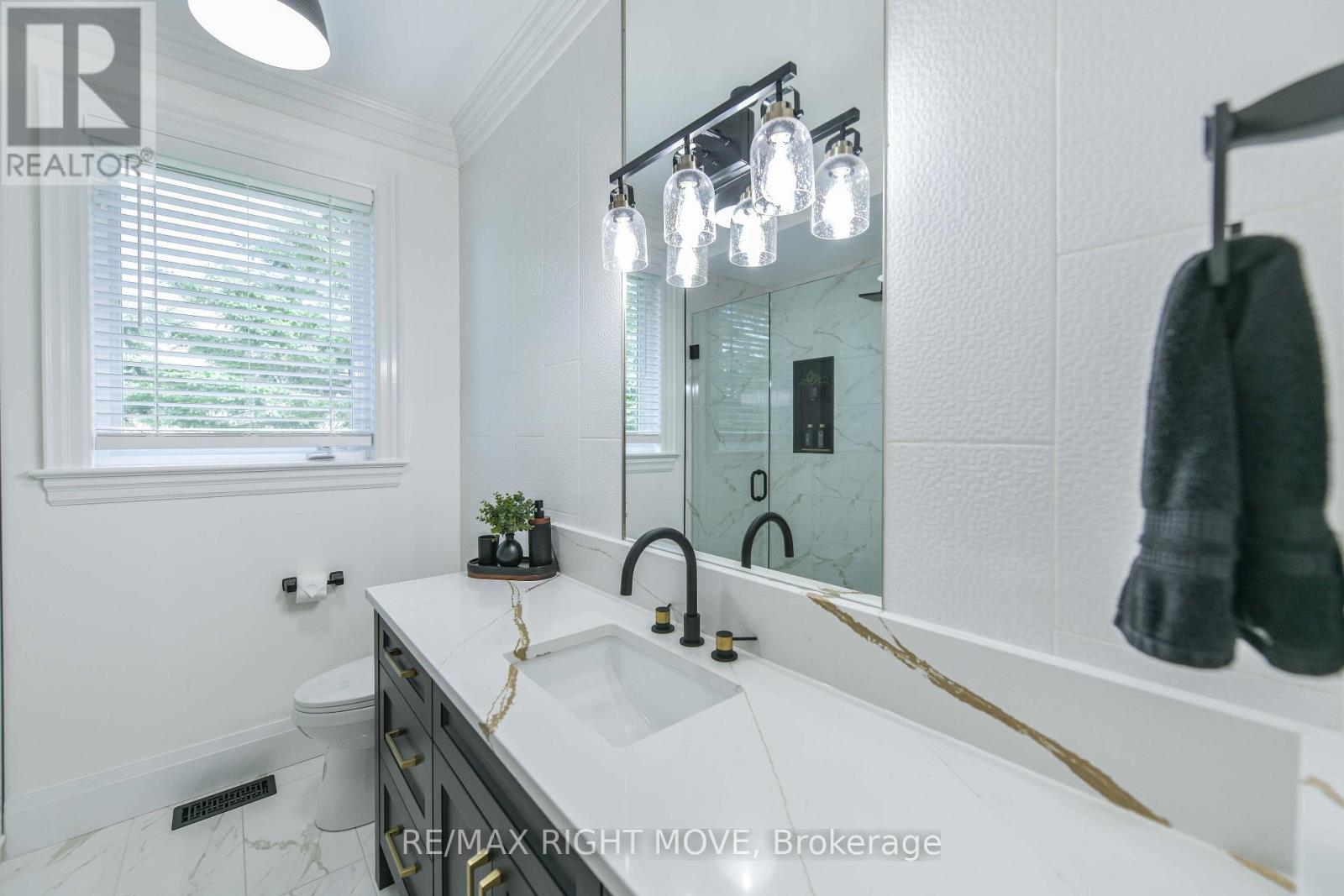 1043 Hurlwood Lane Property Photo 25