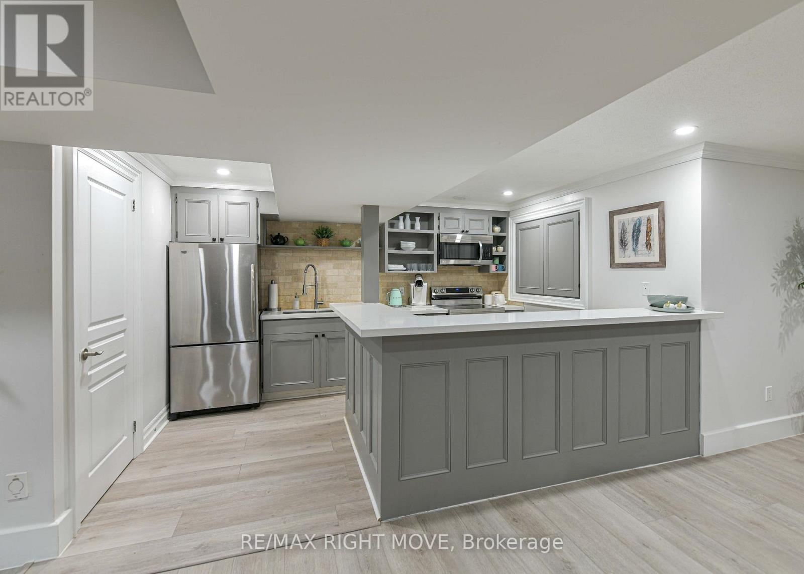 1043 Hurlwood Lane Property Photo 32