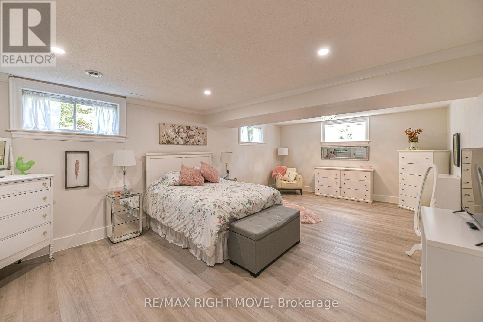 1043 Hurlwood Lane Property Photo 34