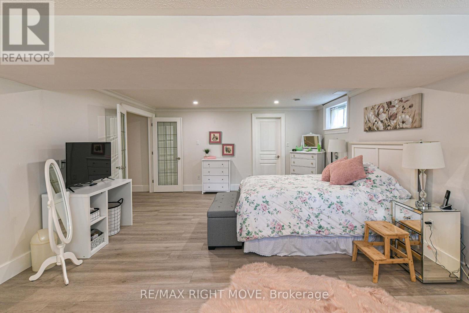 1043 Hurlwood Lane Property Photo 35