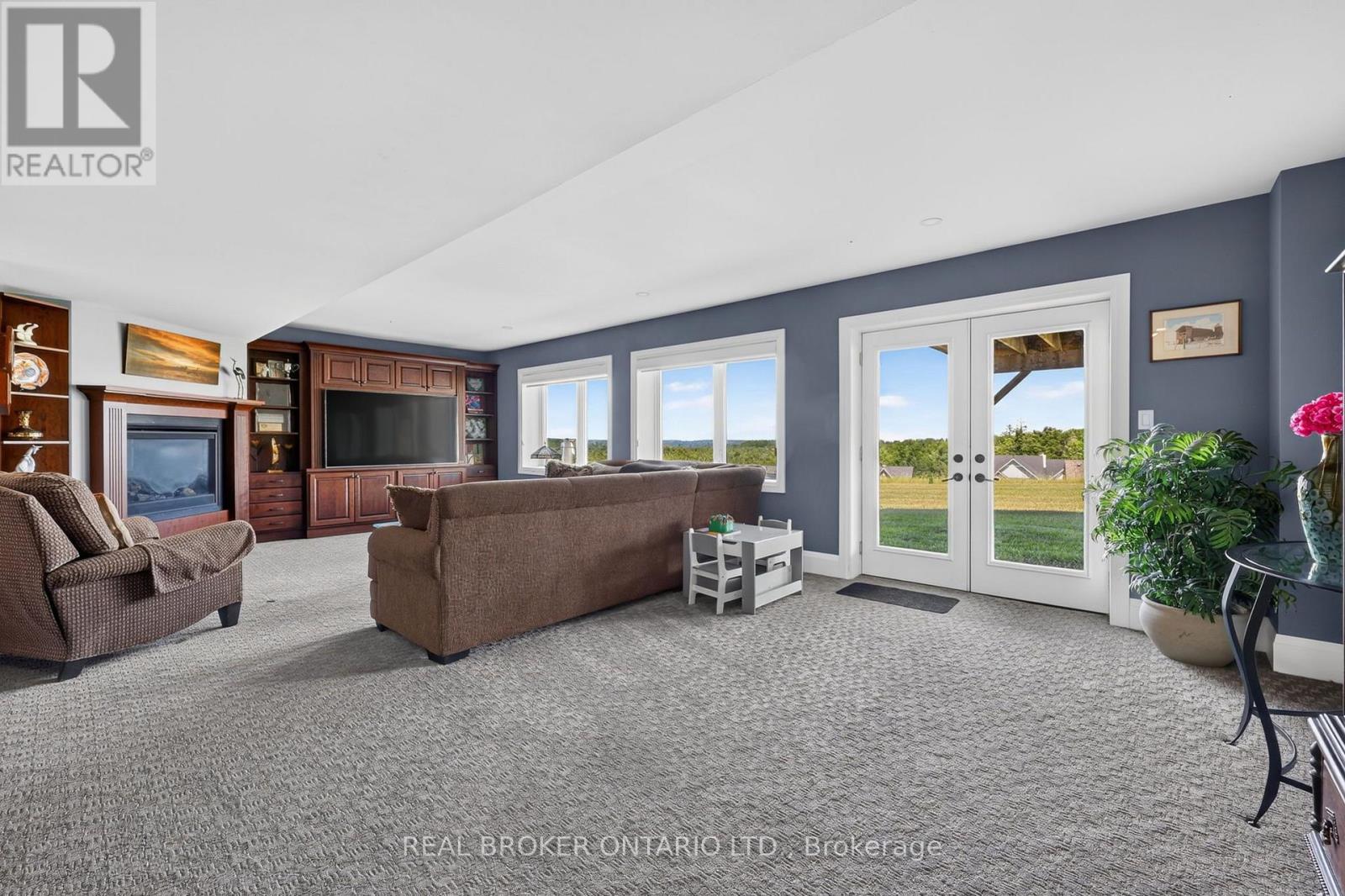 29 Thoroughbred Drive Property Photo 28