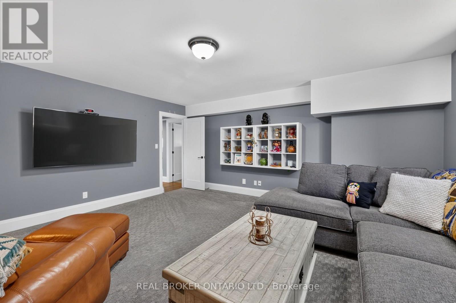29 Thoroughbred Drive Property Photo 32